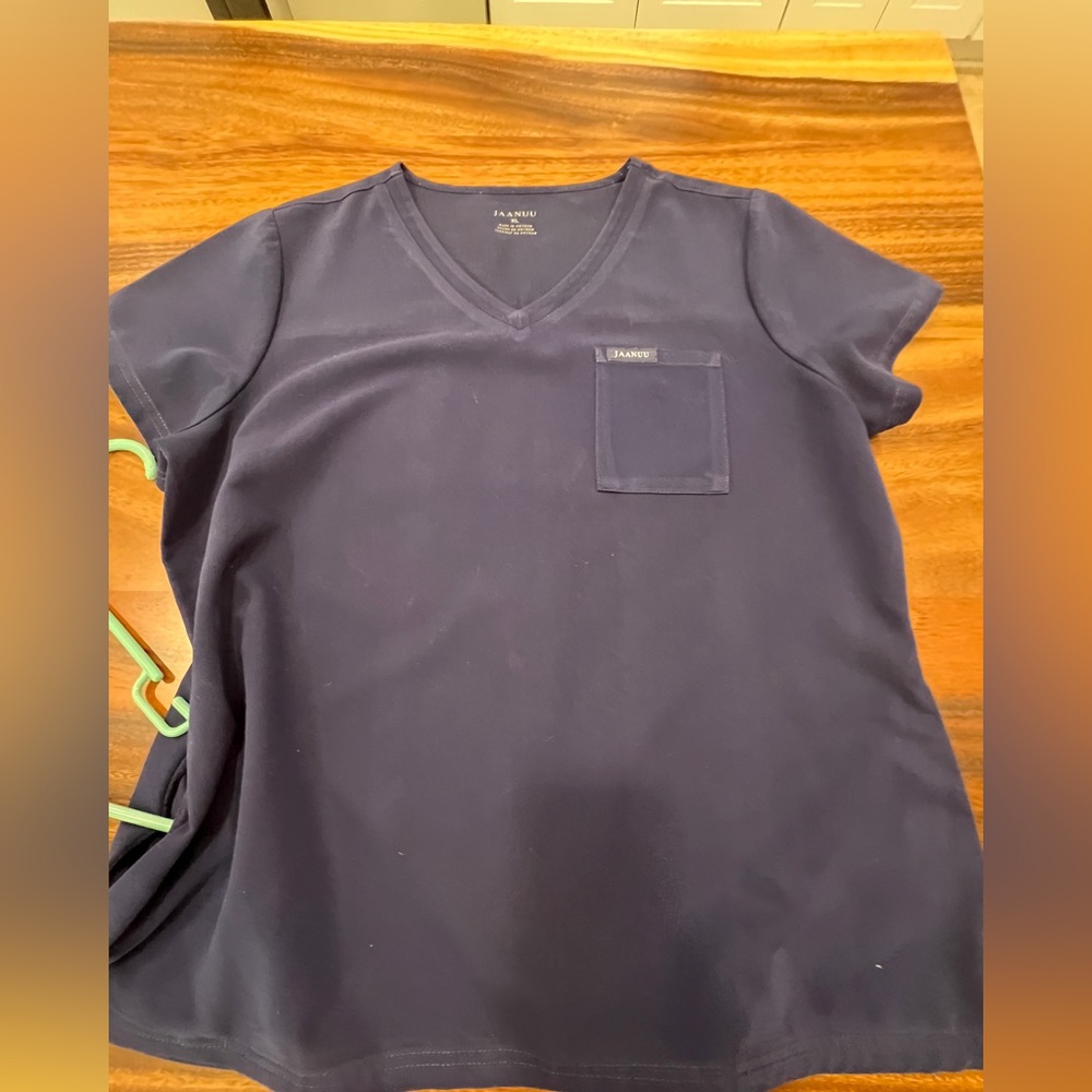 Jaanuu large scrub top